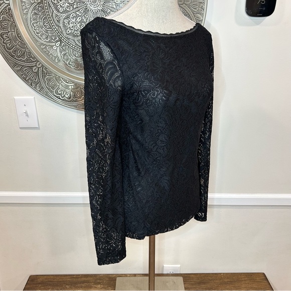 NWT White House Black Market black lace long sleeve top - Size XS - Picture 3 of 9